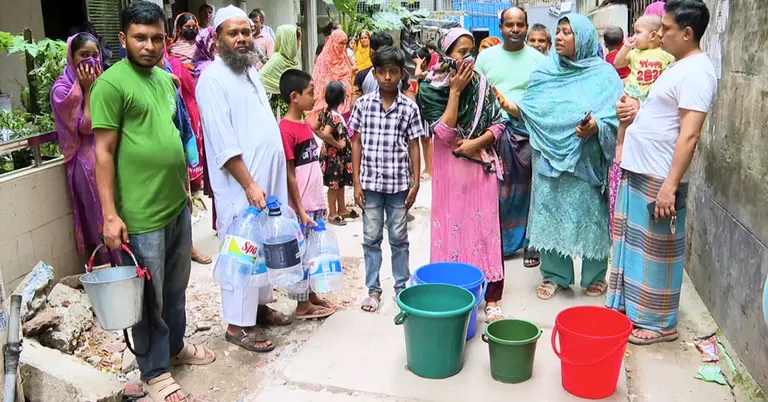 মিরপুরে পানির সংকটে ভোগান্তিতে স্থানীয়রা